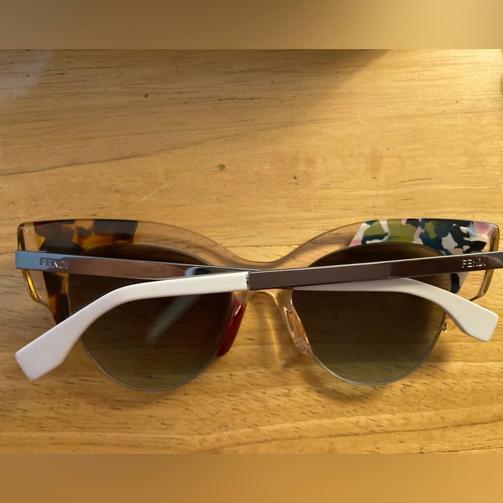 Authentic Fendi Cateye sunglasses - Picture 3 of 5
